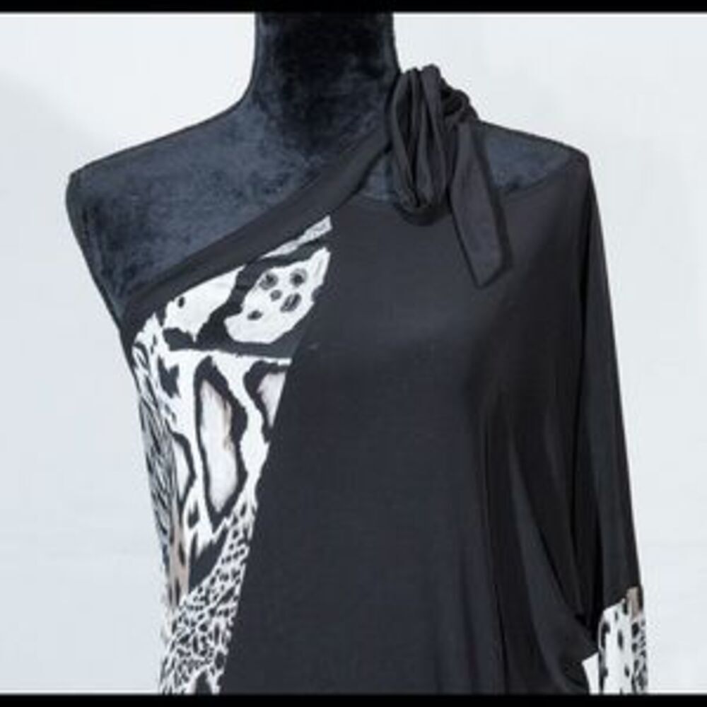 3/$24 Cafian USA tunic animal print one shoulder S - Picture 2 of 4